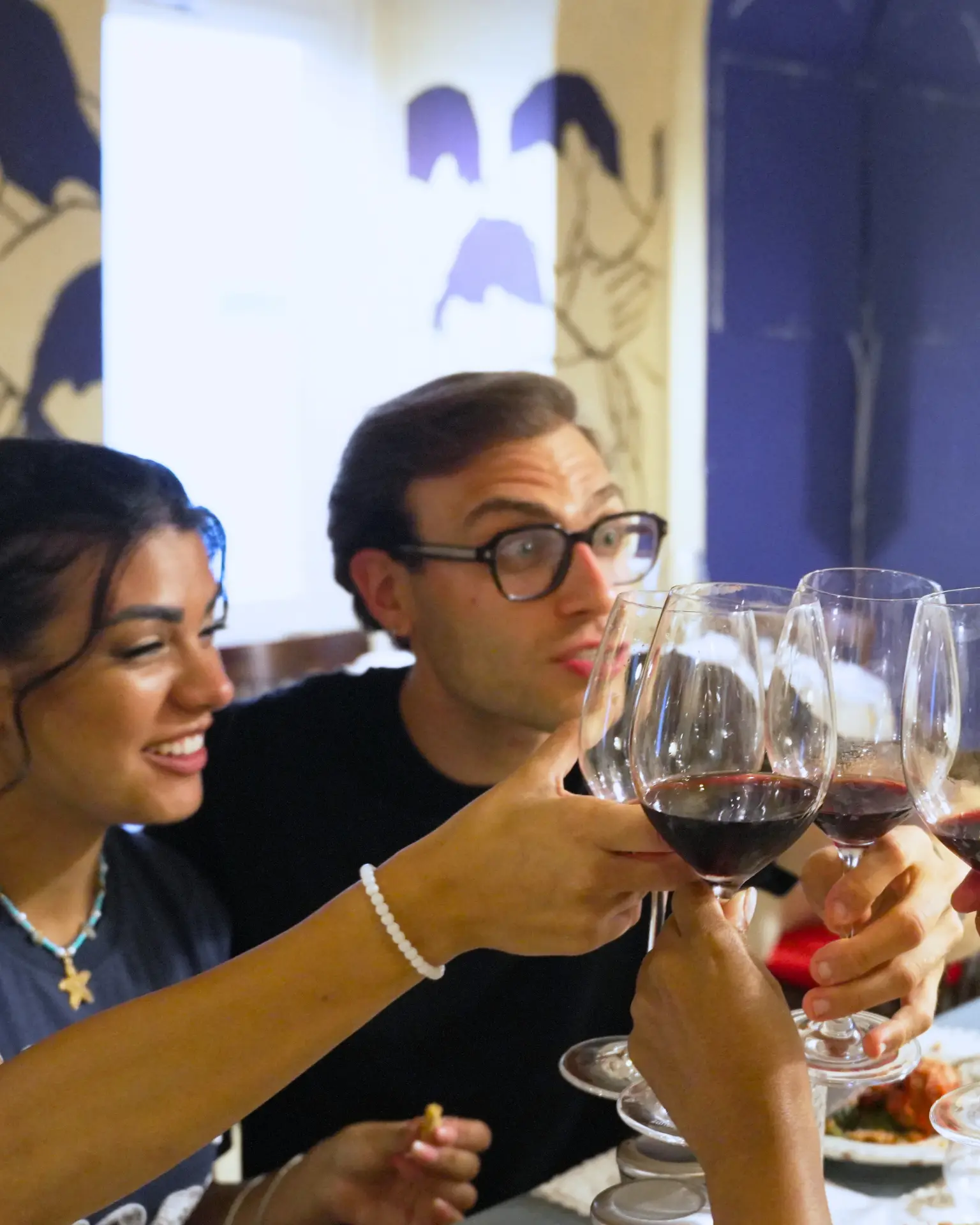 Dettagli della sala e della cucina del Ristorante Piccolino